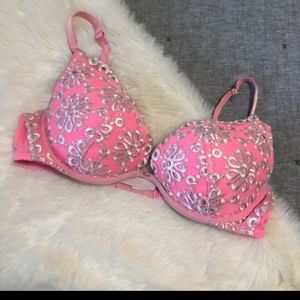 Victoria’s Secret bra with floral embroidery 36D